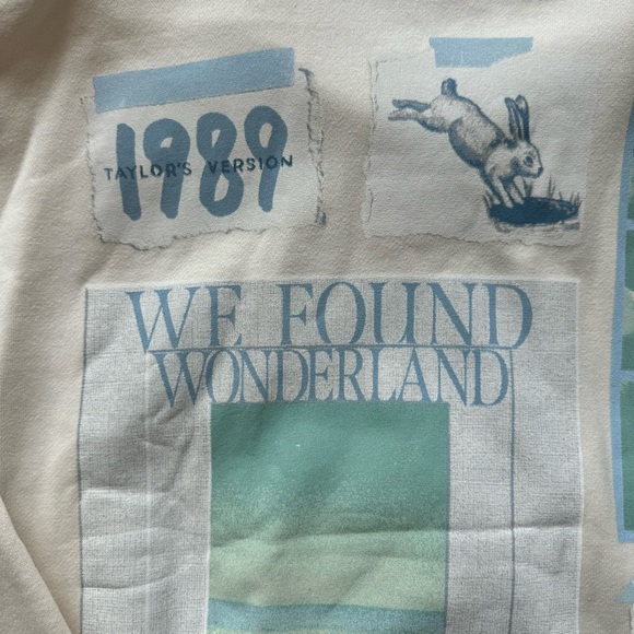 Taylor Swift We Found Wonderland Quarter Zip XS NWOT - Picture 7 of 8